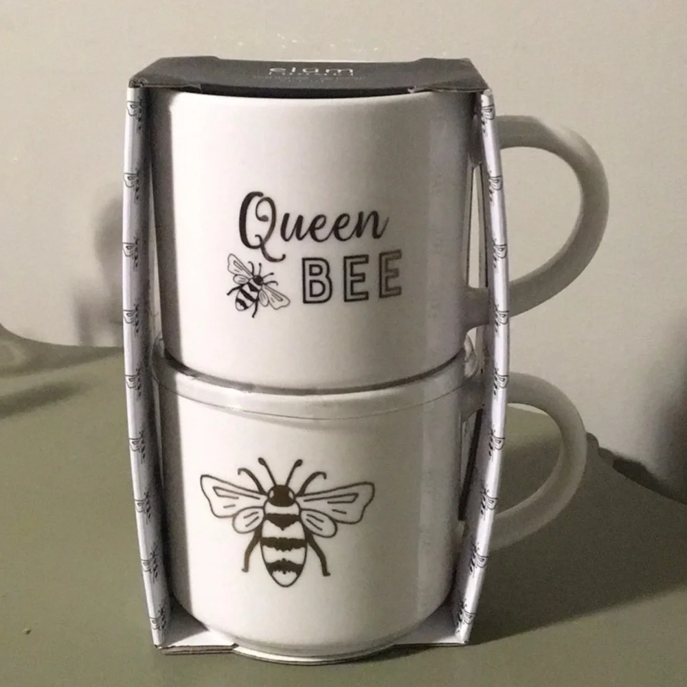 Pair of Queen Bee Coffee Mugs Golden Bees ELUM Brand White and Gold Brand NEW